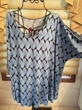 A Glow Maternity Tunic Top Cold Shoulder Blue Geometric Print Size XL 3/4 Sleeve